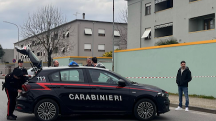 Mamma  strangolata, la figlia ora &egrave; disperata: "Ero stanca, non ce la facevo pi&ugrave;". L'anziana era malata e in casa la situazione &egrave; precipitata