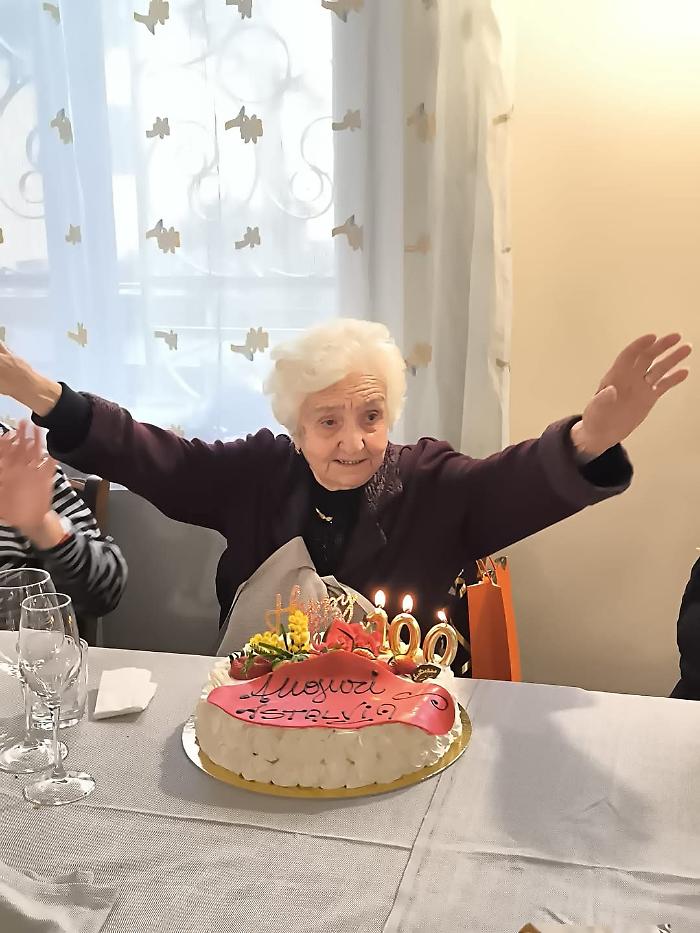 Paciano, i cento anni di nonna Stelvia. Nata piccola e prematura ha festeggiato un secolo di vita 
