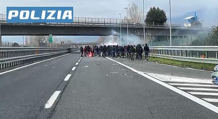Scontri tra ultras di Lucchese e Perugia: scatta il Daspo per 14 tifosi 