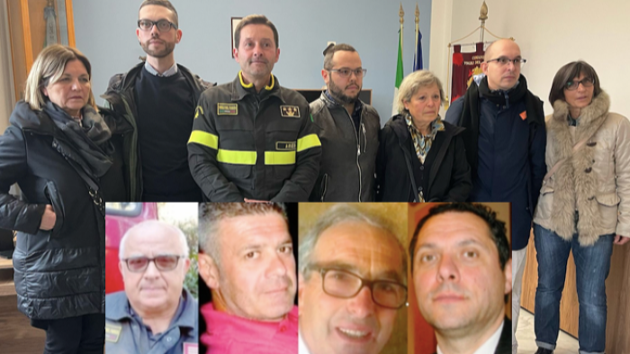 I familiari dei vigili morti