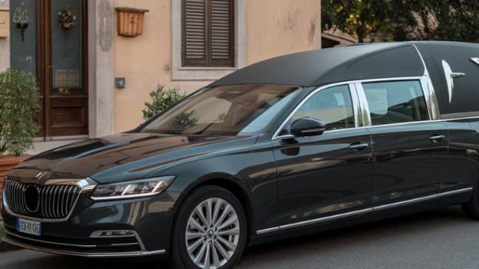 Stalking con i carri funebri, perizia psichiatrica su una delle due donne accusate di perseguitare l'autotrasportatore