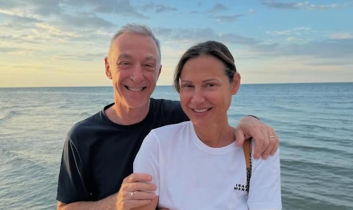 Linus a Che tempo che fa, chi è la moglie Carlotta Medas: come si sono conosciuti, il primo bacio, la differenza di età e le maratone a NY 