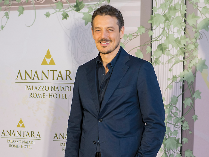 Giorgio Lupano ospite di Caterina Balivo a La volta buona, chi &egrave;: la carriera, il successo con Il Paradiso delle Signore, la vita privata 