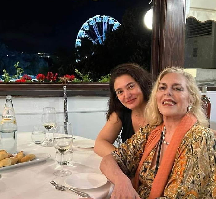 Nadia Kassini, l'addio della figlia che l'aiutò nel periodo più buio: dall'intervento al naso finito male al ritiro dalle scene