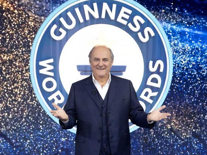 Lo show dei record stasera in tv mercoledì 19 marzo su Canale 5: prove, ospiti e anticipazioni del programma condotto da Gerry Scotti
