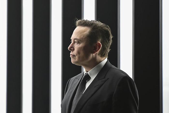 Elon Musk annuncia: "Una legione romana di robot entro il 2025"
