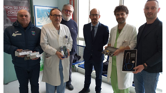 Squadra di calcio fa una donazione al reparto di Pediatria dell'ospedale di Città di Castello