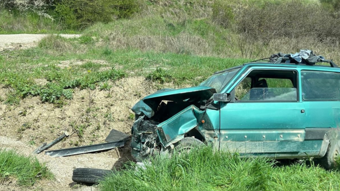 Strada della Contessa in tilt, un incidente tra una Fiat Panda 4x4 e due furgoni di Poste Italiane blocca il traffico