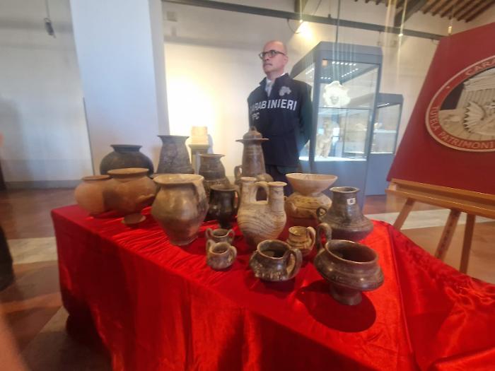Restituiti oltre 2 mila reperti archeologici al Museo Archeologico nazionale dell'Umbria:  custodia cautelare per 23 persone