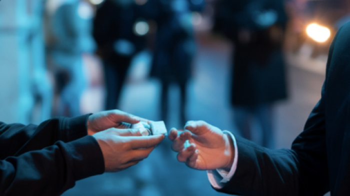 Maxi giro di droga per la movida: arresti, indagati, interrogatori e sequestri. Spacciatori nella rete dell'operazione "Pulizia" 