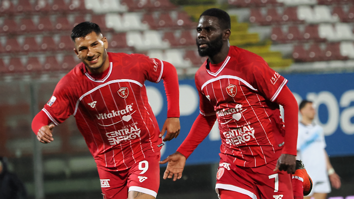 La doppietta di Kanoute e il ritorno al gol di Montevago trascinano il Perugia in zona playoff: Pineto ko 3-0 al Curi