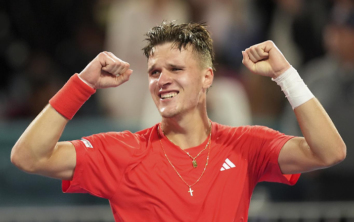 Jakub Mensik, chi è il tennista che ha trionfato al Masters 1000 di Miami: età, nazionalità, ranking e titoli