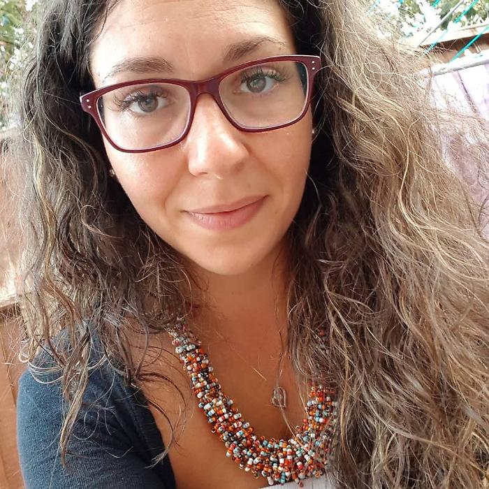 Laura aggredita alle spalle: il marito l'ha strangolata stringendole il collo con un oggetto 