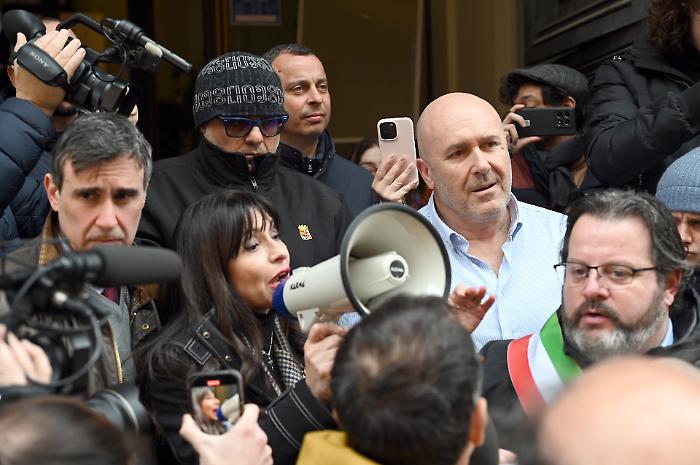 Il disavanzo in sanità scende a 73 milioni, ma la stangata si farà comunque: opposizioni in piazza contestano la giunta