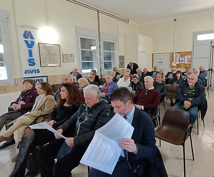 Azzurro per l'ospedale assemblea 