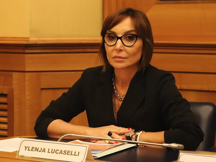 Ylenja Lucaselli ospite di Monica Setta a Storie di donne al bivio, chi è: la carriera politica, la vita privata, la gaffe del gulasch 
