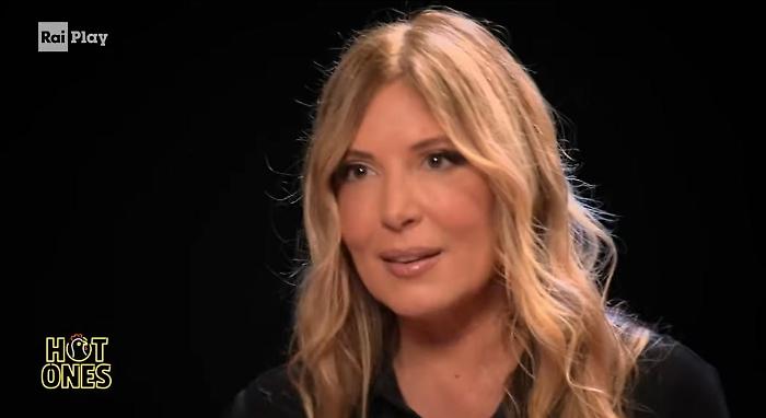 Selvaggia Lucarelli e lo scoop del matrimonio con Lorenzo Biagiarelli: "Dopo 9 anni pare abbia detto di sì". Quando le nozze