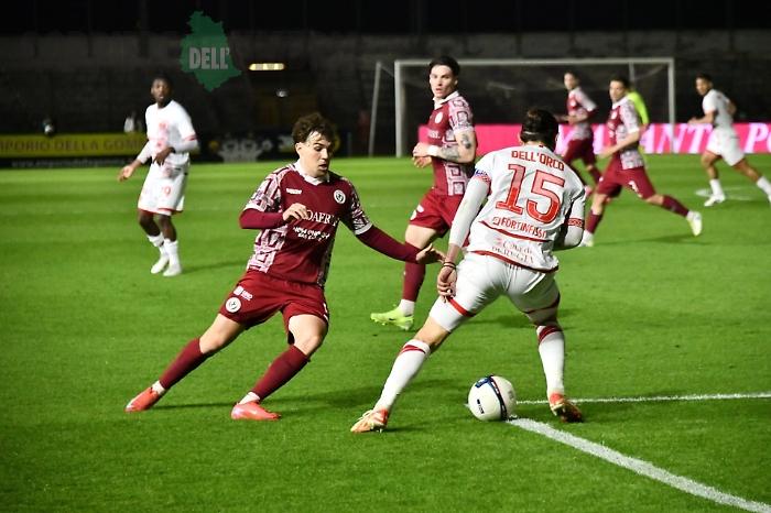 Passo indietro del Perugia: l'Arezzo vince il derby con pieno merito (2-0)