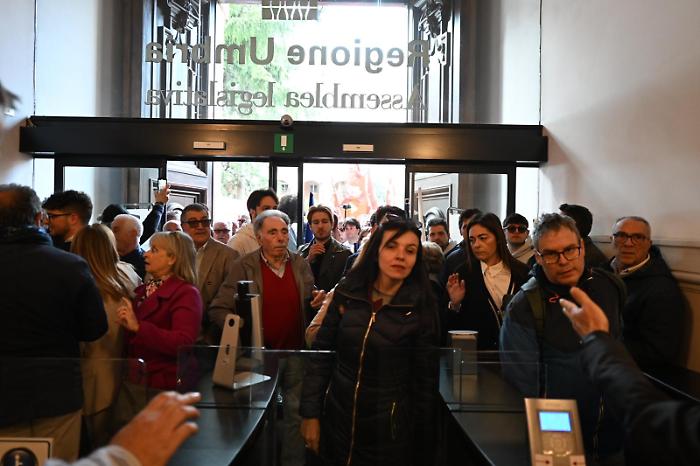 Manovra fiscale, bagarre in consiglio regionale. Dalla mozione di sfiducia alle tasse: duro scontro tra centrodestra e giunta Proietti
