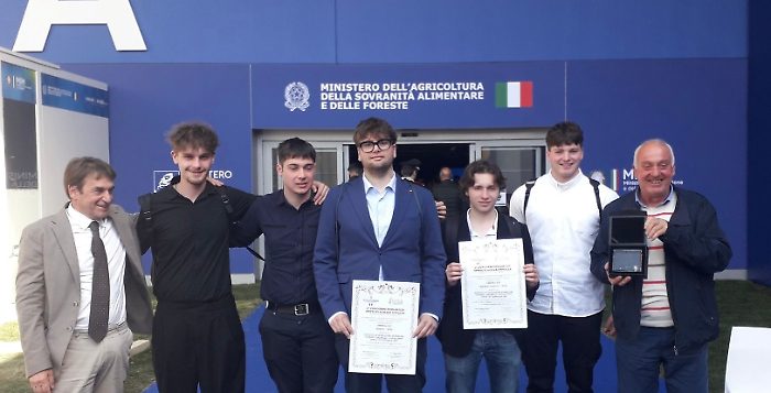 Il Passito dell'Istituto Patrizi di Città di Castello conquista Vinitaly: primo premio assoluto per l’annata 2018
