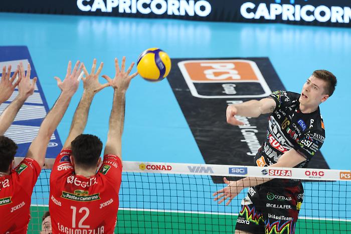 La Sir cede al tie-break, la Lube riporta la semifinale scudetto a Civitanova