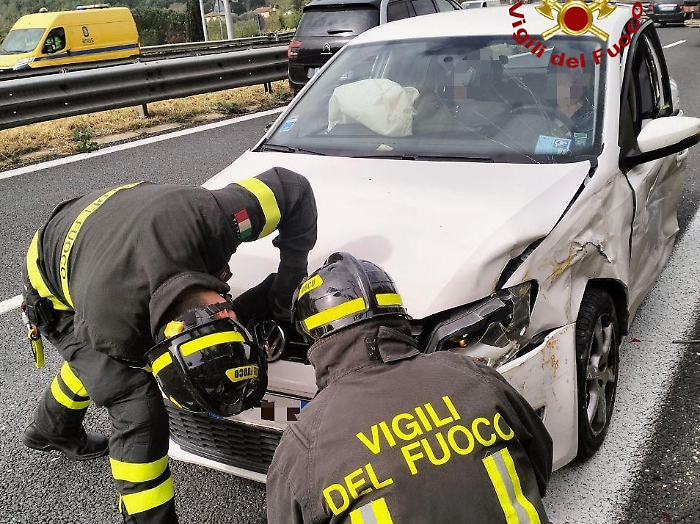 Incidente sul raccordo Perugia-Bettolle: coinvolti un mezzo pesante e una vettura
