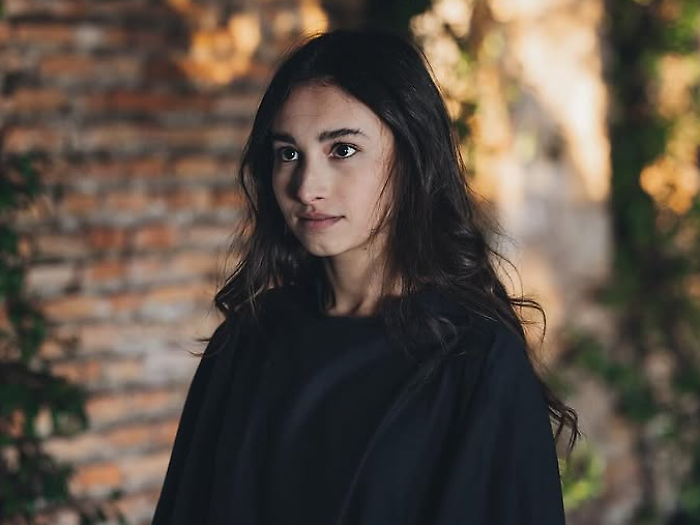 Ludovica Ciaschetti, chi è l'attrice che interpreta Olly di Che Dio ci aiuti 8: carriera, il rapporto con Francesca Chillemi e il suo personaggio nella fiction 