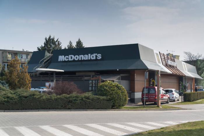 Terni, protesta a Pasqua con sciopero per i lavoratori del ristorante Mc Donald's 