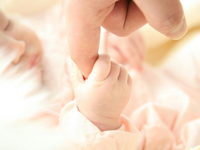 Nascite quasi dimezzate nel giro di sedici anni: l'Aur evidenzia un crollo di oltre il 42%