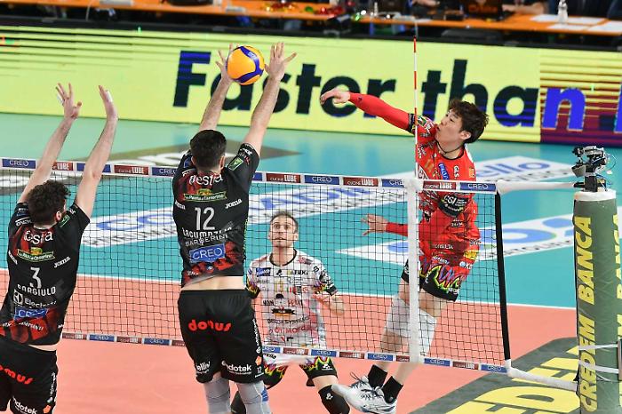 Sir ko a Civitanova (3-0): la semifinale playoff si decide alla quinta partita