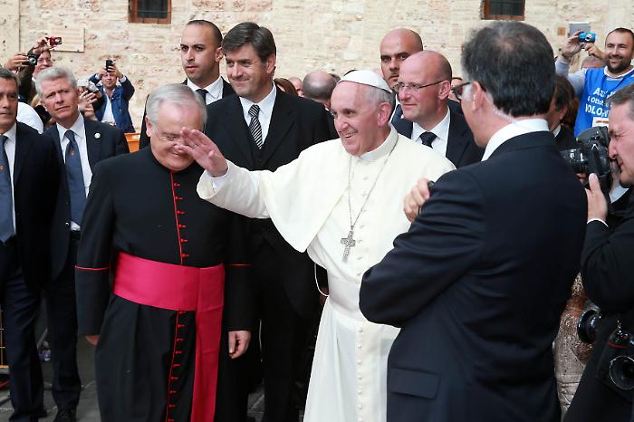 Papa Francesco, come è morto: i problemi di salute, le sue ultime ore e l'annuncio del cardinale Farrell