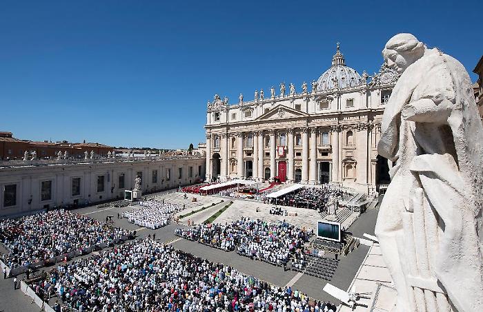 Giubileo degli adolescenti, ecco come cambierà : pellegrinaggi confermati, canonizzazione Acutis sospesa, concerto annullato