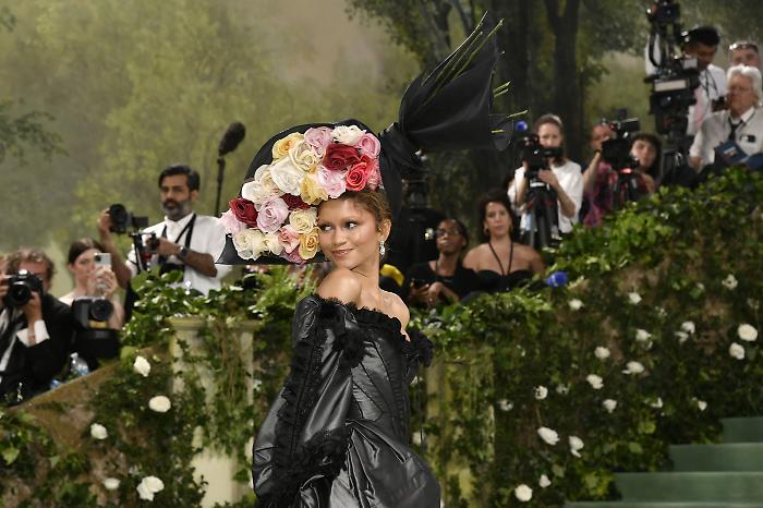 Il Met Gala 2025 si avvicina. Ecco tutto quello che c'è da sapere: il tema,  gli invitati e cosa aspettarsi dai look del red carpet 