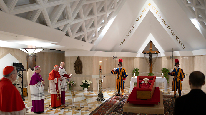 La Santa Sede annuncia i funerali di Papa Francesco: si terranno sabato 26 aprile sul sagrato della Basilica di San Pietro