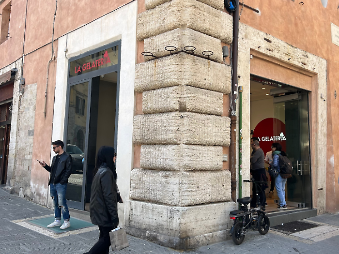 Perugia, nuove aperture in centro storico: taglio del nastro per La gelateria e Grifo Store. Novità in arrivo nelle prossime settimane, ecco la mappa del commercio nell'acropoli