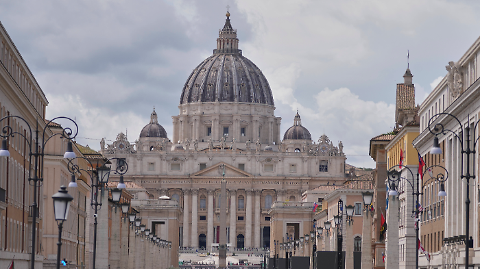 Domani col Corriere dell'Umbria in regalo il poster di Papa Francesco 