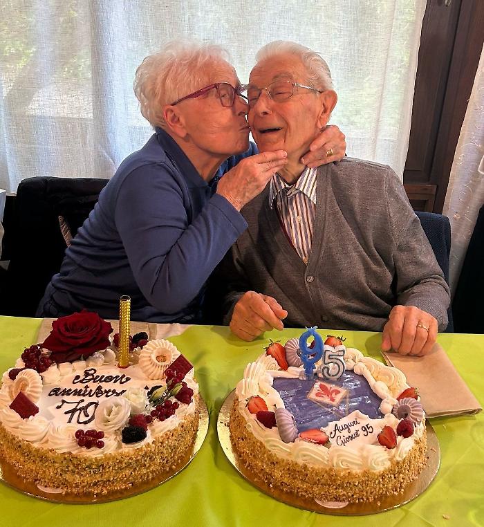 Al bar Burini una doppia festa: compleanno e nozze di titanio