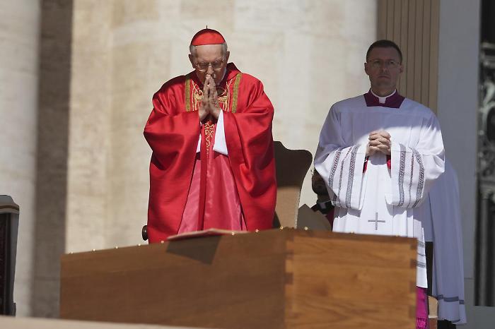 Funerali Papa Francesco, il Cardinale Re durante l'omelia: "Scelta del nome come programma del suo pontificato"