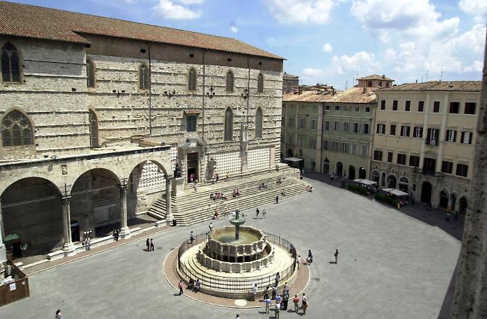 Perugia dimora eterna di quattro Papi, come lei solo Viterbo: uno a San Domenico e tre a San Lorenzo. Chi sono