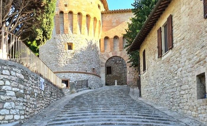 in Umbria ci sono 3.145 paperoni. Corciano è la città più ricca, Perugia batte Terni