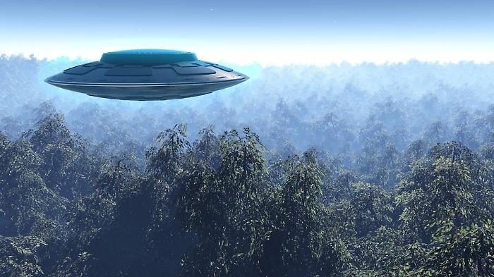 Ufo, il libro Imminent di Luis Elizondo: cosa ci nasconde davvero il cielo? L' ex agente dell’intelligence militare svela