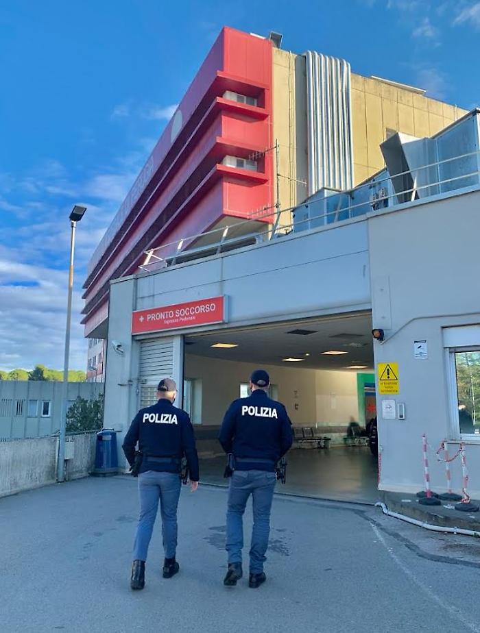 Infermiere aggredito: arrestato il responsabile che aveva appena provocato un incidente 