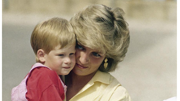 Harry contro il Palazzo: “Vogliono farmi fare la fine di mia madre Diana"