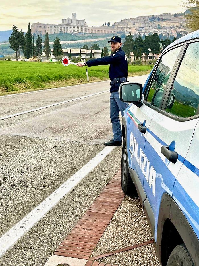Assisi, in città con il foglio di via. La polizia lo scopre e lo denuncia