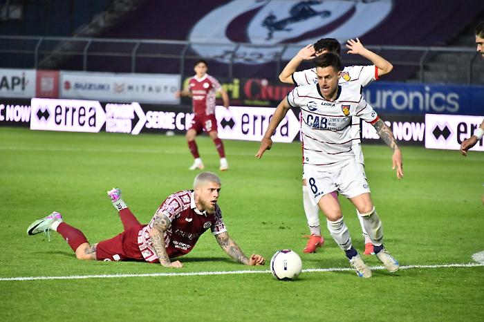 Il Gubbio si illude poi l'Arezzo fa il tris in rimonta: 3-1 e addio playoff