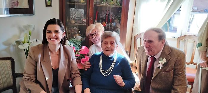Perugia, il saluto della sindaca Ferdinandi alla maestra centenaria