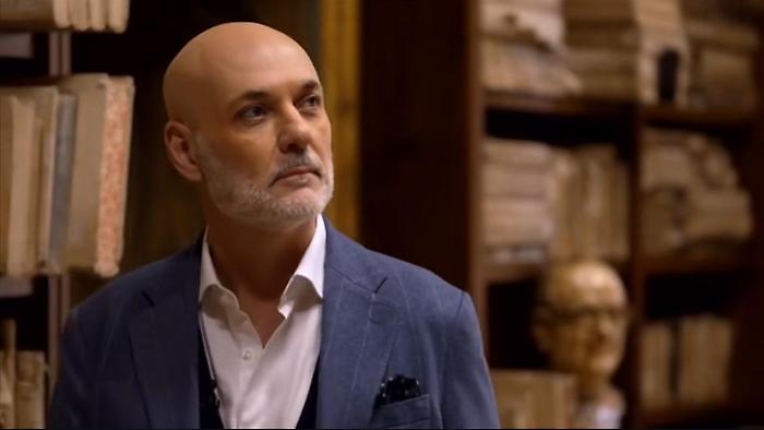 Edoardo Sylos Labini torna con la seconda stagione di Inimitabili: prima puntata stasera in tv domenica 4 maggio