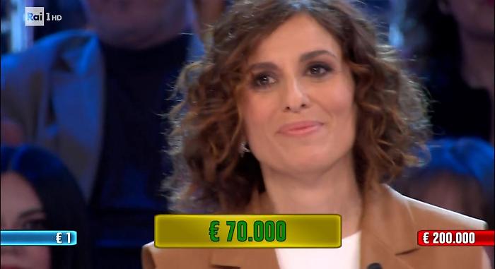 Speciale Affari Tuoi, Benedetta da Marsciano accetta 70 mila euro ma nel pacco ne aveva 200 mila: ecco come è andata