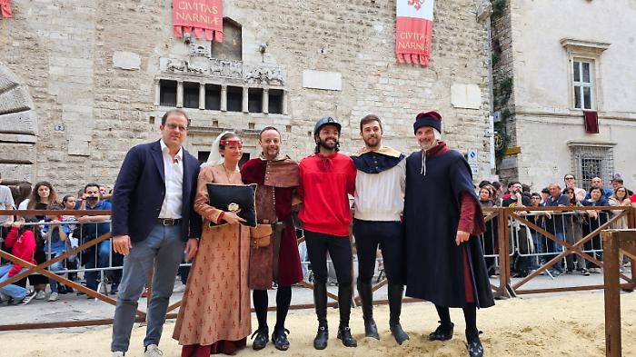 Corsa all'Anello storica: vince Leonardo Piciucchi di Fraporta allo spareggio con l'anello da 3 centimetri