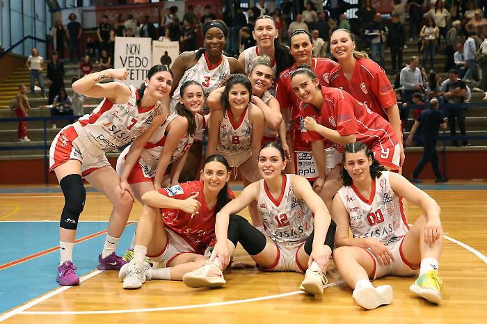 Partenza in quarta nei playoff per la Sisas Pallacanestro Perugia: Livorno ko (37-73)